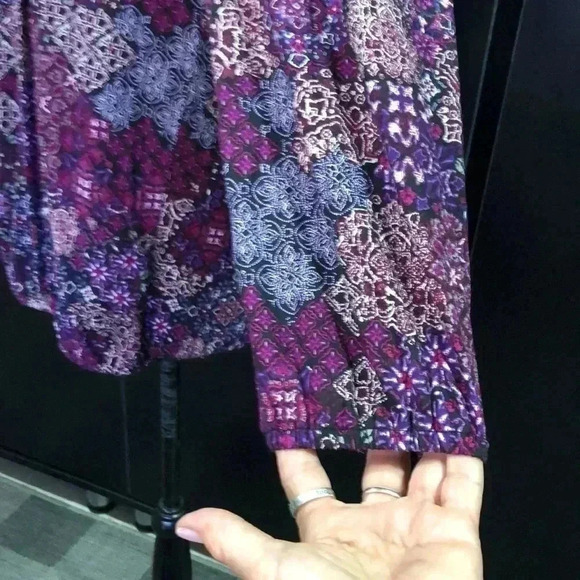 Michael Kors Azalea long sleeve round neck, elastic hemline,loose fit, pattern - Picture 4 of 10